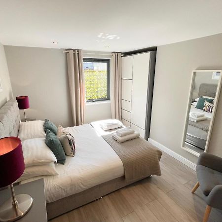 Urban Living'S - The Wesley Beautiful City Centre Apartment With Balcony Oxford Bagian luar foto