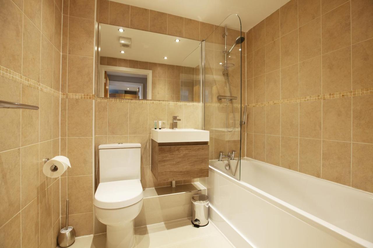 Urban Living'S - The Wesley Beautiful City Centre Apartment With Balcony Oxford Bagian luar foto