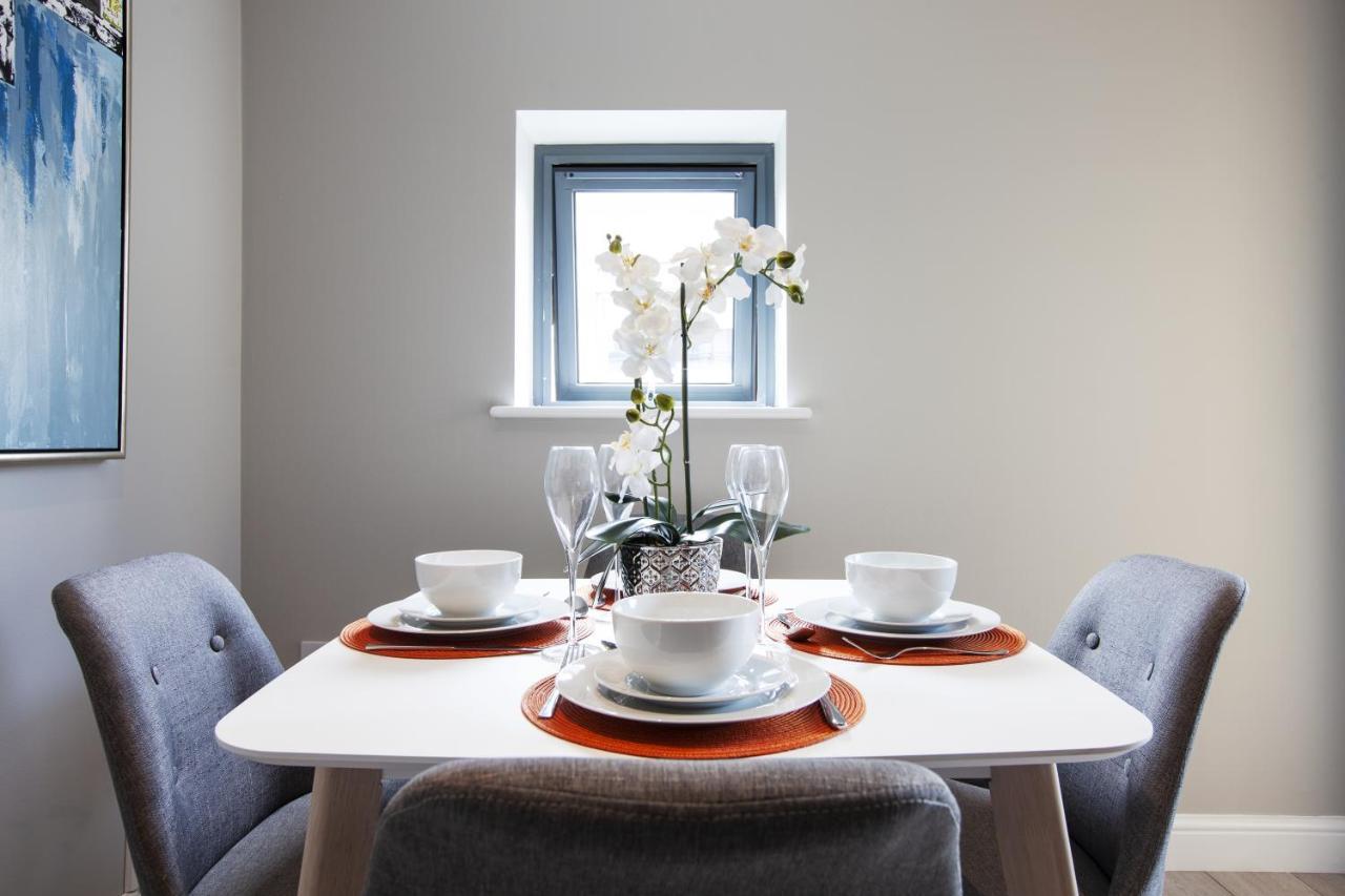 Urban Living'S - The Wesley Beautiful City Centre Apartment With Balcony Oxford Bagian luar foto