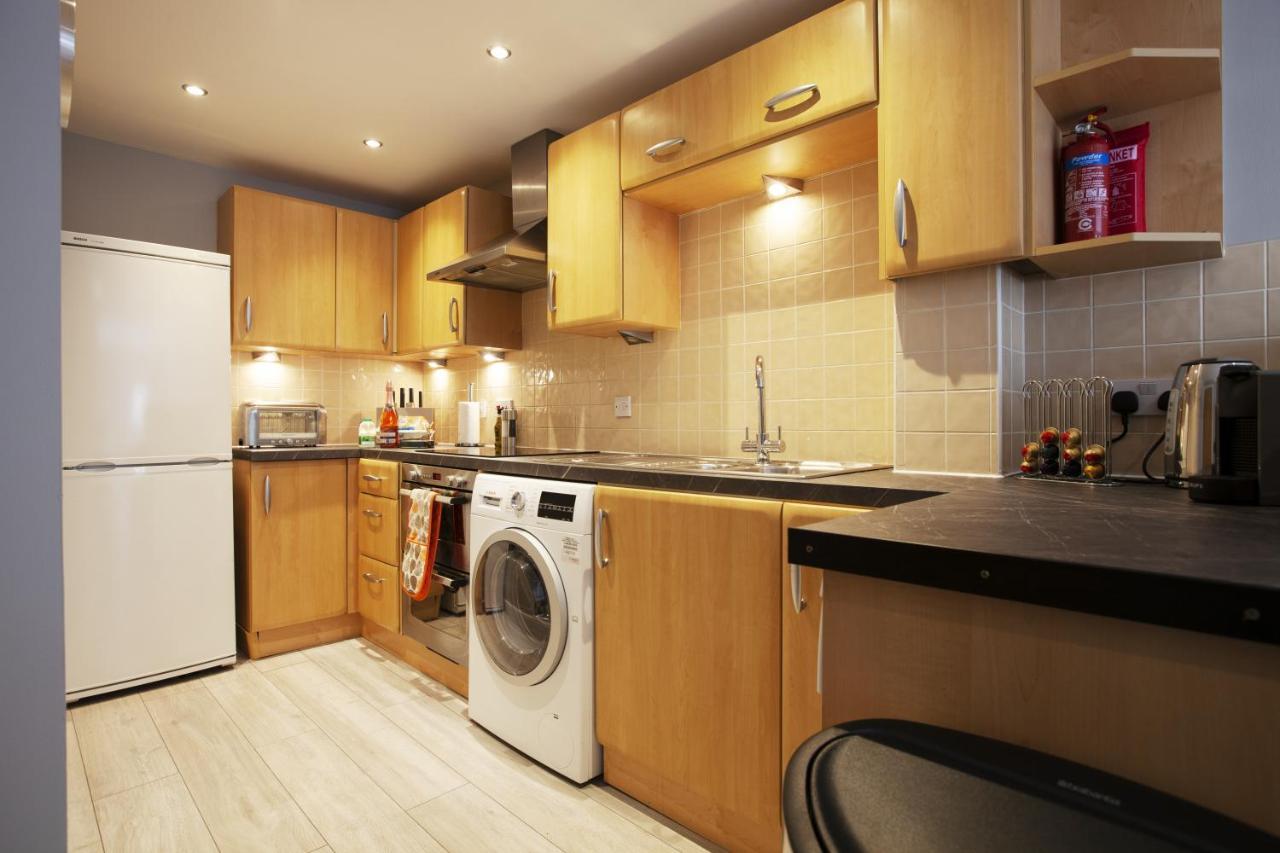 Urban Living'S - The Wesley Beautiful City Centre Apartment With Balcony Oxford Bagian luar foto