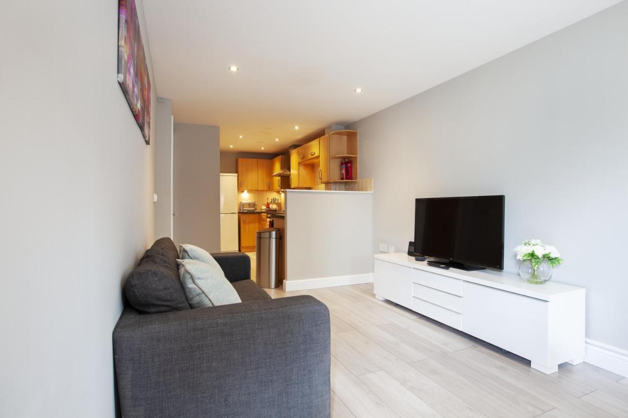 Urban Living'S - The Wesley Beautiful City Centre Apartment With Balcony Oxford Bagian luar foto