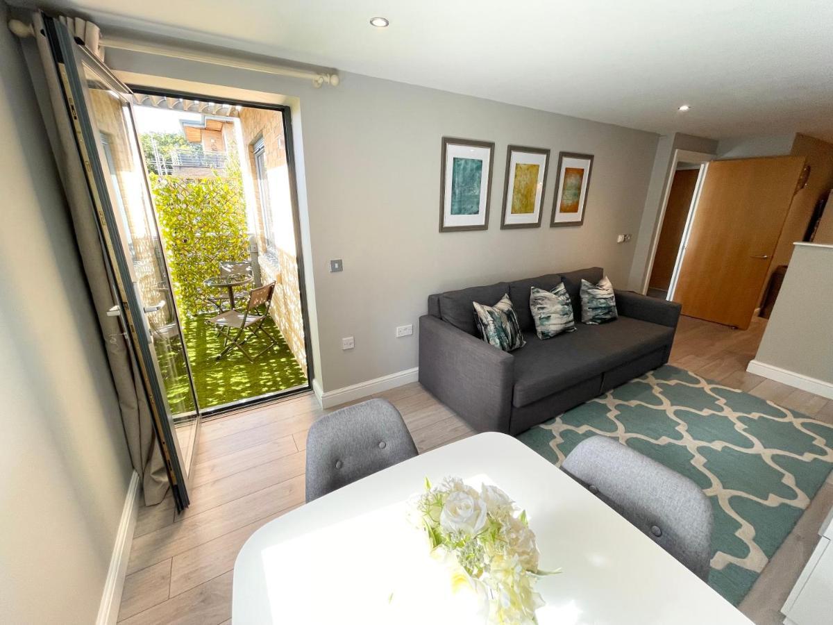 Urban Living'S - The Wesley Beautiful City Centre Apartment With Balcony Oxford Bagian luar foto