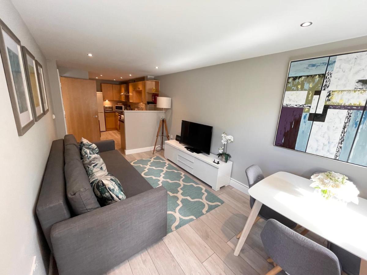 Urban Living'S - The Wesley Beautiful City Centre Apartment With Balcony Oxford Bagian luar foto
