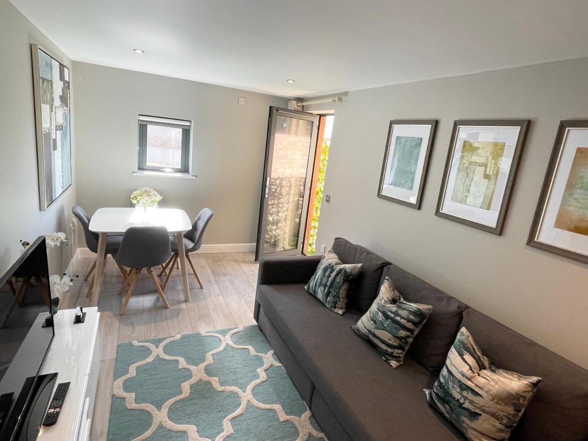 Urban Living'S - The Wesley Beautiful City Centre Apartment With Balcony Oxford Bagian luar foto